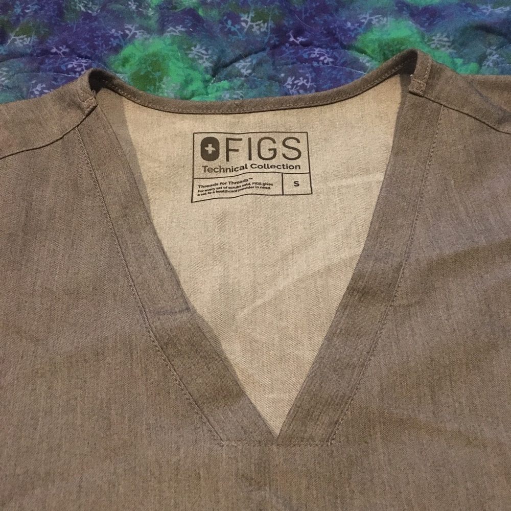 Figs scrub top